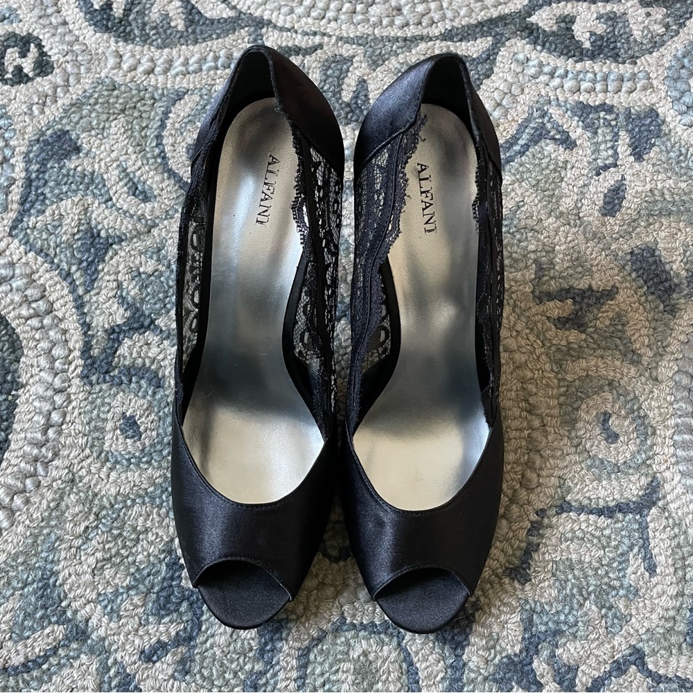 Beautiful Alfani Lace-Style Heels, size 10